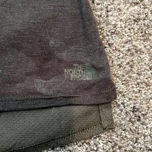 The North Face Crop Top‎ Womens M Camo Mesh Back Athletic Workout Shirt thumbnail 6