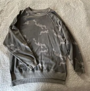 American Eagle Outfitters Sweater thumbnail 1