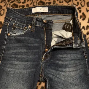 KanCan Jeans Mid Rise Ankle Distressed Skinny Jeans Women’s Size 0 /… thumbnail 4