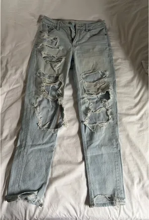 Light Wash American Eagle Mom Jeans  thumbnail 1