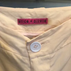 Alice + Olivia peach pink silk shorts hotpants thumbnail 2