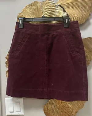 Loft Burgundy Maroon Corduroy Mini Skirt Pockets Zip Size 2 thumbnail 1