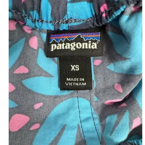 Patagonia Barely‎ Baggies Shorts Womens XS Blue Pink Tropical Floral Print thumbnail 6