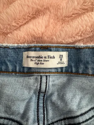 Abercrombie 4 inch mom short high rise thumbnail 4