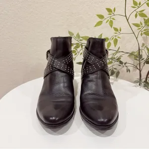 Kaanas Black Leather Albarloa Stud Criss Cross Ankle Bootie Size 6 Preowned thumbnail 2