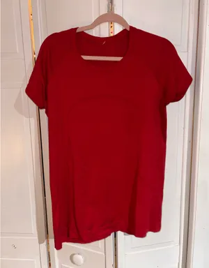 Red Lululemon Swiftly Tech 2.0 thumbnail 1