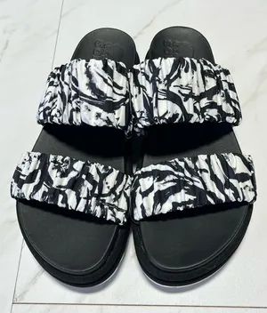 Sorel Women's Roaming Two Strap Slide platform Sandals Black White Size 8 thumbnail 1