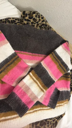 Boutique sweater thumbnail 3