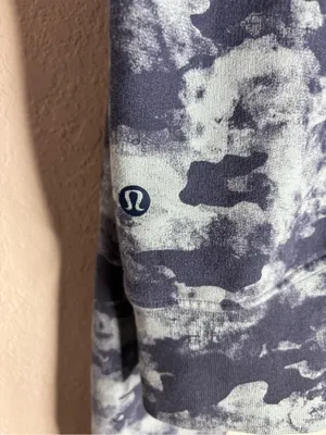 Lululemon Loungeful Cropped Hoodie Heritage Camo Wash WP Blue Multi size 10 thumbnail 5