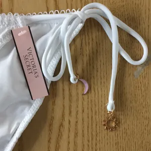 New Victoria’s Secret Vintage Crocheted Bikini Swimsuit Bottoms White Medium thumbnail 4