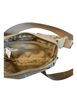 Lululemon Everywhere Belt Bag 1L – Neutral Beige / Trench (NWOT) thumbnail 3