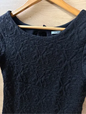 Kimchi Blue Black Textured Cap-Sleeve Super Mini Dress thumbnail 4