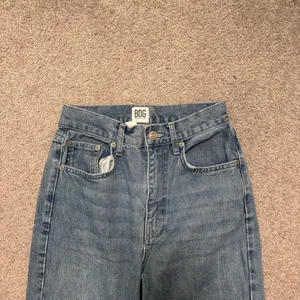 BDG Light Blue Wash High-Rise Baggy Jeans thumbnail 3