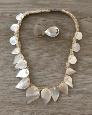 Vintage Shell Necklace + Clip On Earrings Set thumbnail 1