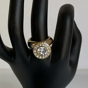 Vintage Akira Chicago Gold Statement Ring Clear Rhinestone Crystal Cocktail Ring thumbnail 2