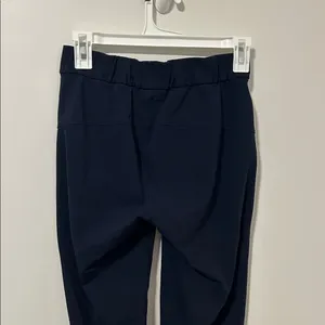 Lululemon Navy Blue On The Fly Jogger Pants Travel Athletic Hiking Size 2 thumbnail 3
