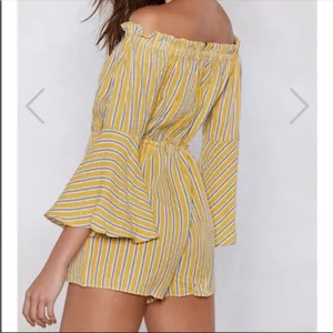 Nasty Gal Yellow Gray Striped Romper Playsuit Bell Sleeves Size 2 XS thumbnail 3