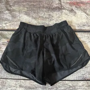Lululemon Black Camo Hotty Hot Shorts Size 4 thumbnail 2