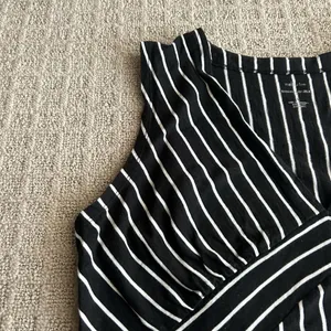 Banana Republic Top‎ Malibu Large L Black White Stripe Sleeveless V-Neck 90s Y2K thumbnail 4
