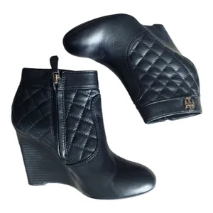 Tory Burch Leila Black Quilted Leather Wedge Ankle Booties Gold Logo Zip Size 8M thumbnail 3