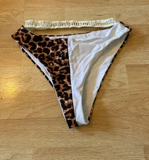 Bikini Bottoms thumbnail 1