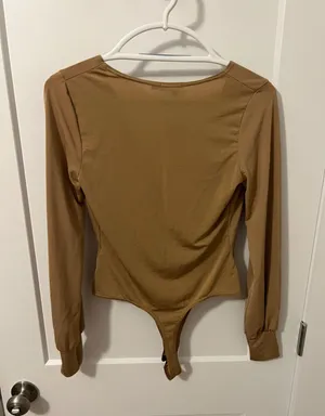 Boohoo Tan V Neck Bodysuit thumbnail 3