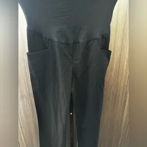 Liz Lange maternity size 2 black pants thumbnail 2