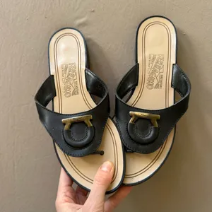 Salvatore Ferragamo Leather Gancini Thong Sandals thumbnail 7