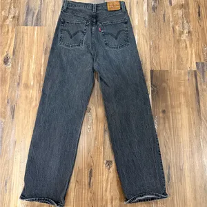 Levi's Women's Straight Jeans in Black thumbnail 3