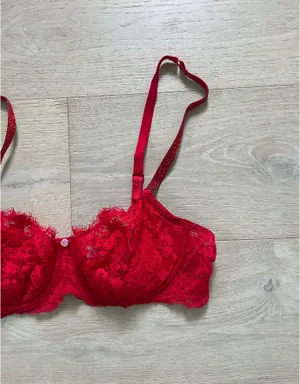 Victoria's Secret Bra thumbnail 3