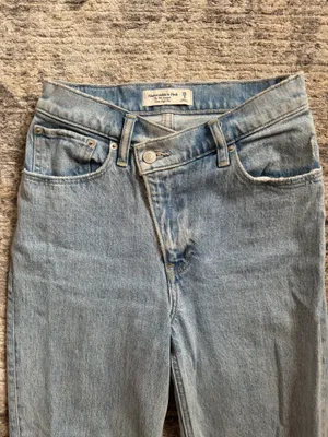 Abercrombie 90s Straight Ultra High-Rise thumbnail 2