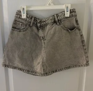 Ashley Mason Grey skirt with bows thumbnail 1