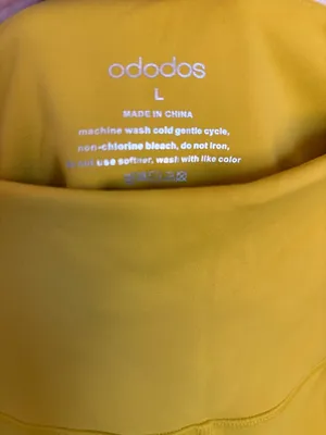 High-Waist Yellow Capri Leggings with Side Pockets thumbnail 2
