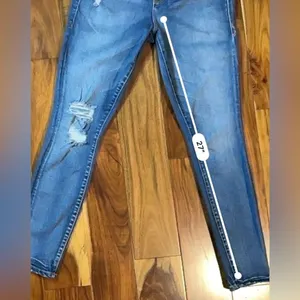 Good American Good Legs Crop Skinny Jeans thumbnail 11