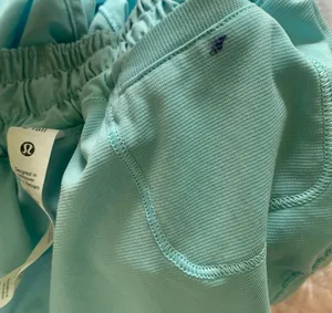 Lululemon Shorts Hotty Hot thumbnail 4