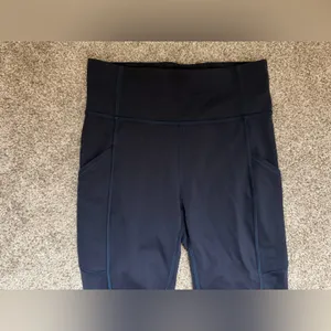 Lululemon Invigorate High-Rise Short 10" in True Navy Blue Size 4 Biker Short thumbnail 5