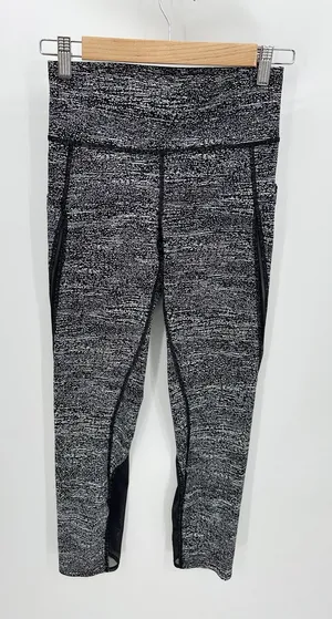 Lululemon Pace Perfect Air Time White Black 7/8 Tight‎ Leggings Women's Size 6 thumbnail 1