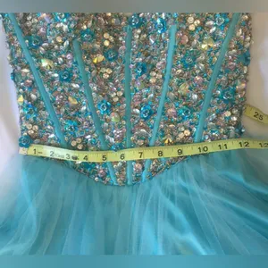 Terani couture 💃🏻PROM DRESS💃🏻SWEET 16 size 4 thumbnail 5
