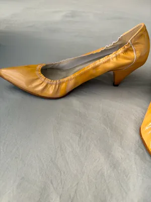 Alternative yellow patent leather scrunch trim Heels Size 39: Made in Italy thumbnail 2