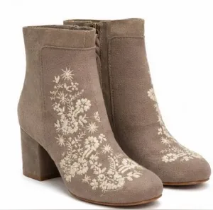 Tom’s Embroidered Floral Ankle Booties Taupe Suede Canvas Block Heel Size 9 thumbnail 1
