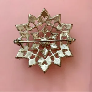 Nwot Vintage Bebe Bright Pink Gemstone and Silver Sparkling Burst Brooch thumbnail 2