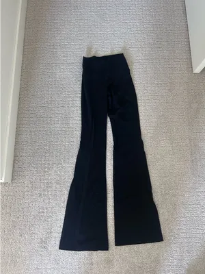 Aritzia TNA Chill Flare Leggings thumbnail 5