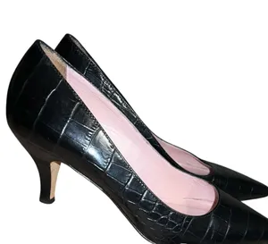 Isaac mizrahi Elegant Black Croc-Embossed Pumps thumbnail 7