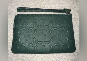 NWT Coach Signature Leather Corner Zip Wristlet. thumbnail 3