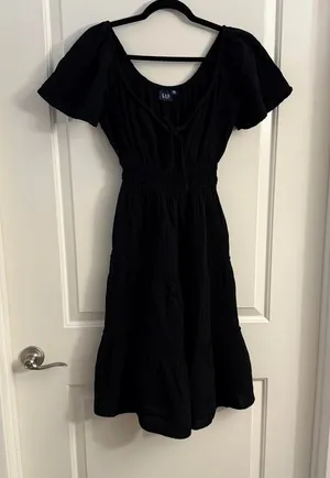 GAP Black Tiered Ruffled Maxi Dress S/S Scoop Neck XS Petite thumbnail 1