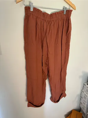 NWOT Halara women’s High Waisted Zipper Pocket Cropped Linen-Feel Pants rust thumbnail 4