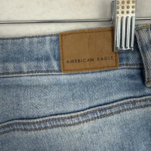 American Eagle Mom Jeans‎ Light Wash Distressed Ripped Denim Womens 6 Stretch thumbnail 7