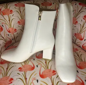 Cute white ankle boots sz 7 never been worn in original box. thumbnail 1