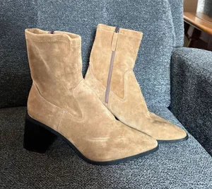 ZARA Tan‎ Suede Block Heel Ankle Boots Side Zip Pointed Toe Women Size 40 thumbnail 1
