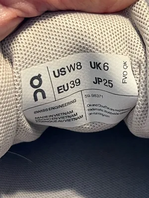 On Cloud Running Shoes Women’s thumbnail 2